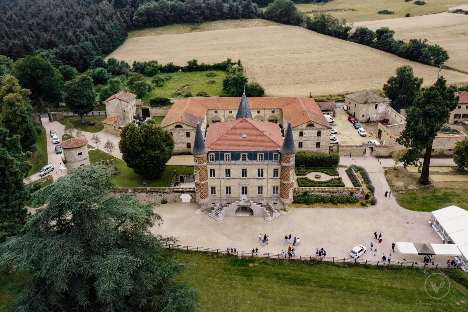 Propriété et son parc filmés du sol au ciel, Engivy Production